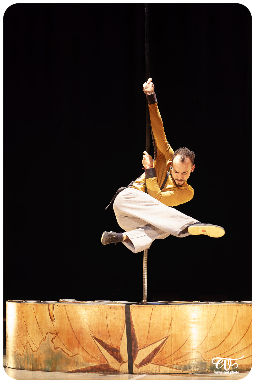 ESENCIAL (VAIVEN CIRCO)